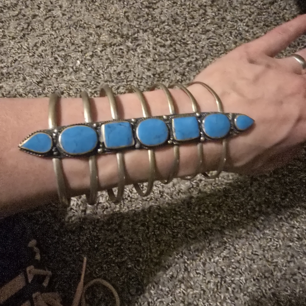 Synthetic Turquoise SS bracelet